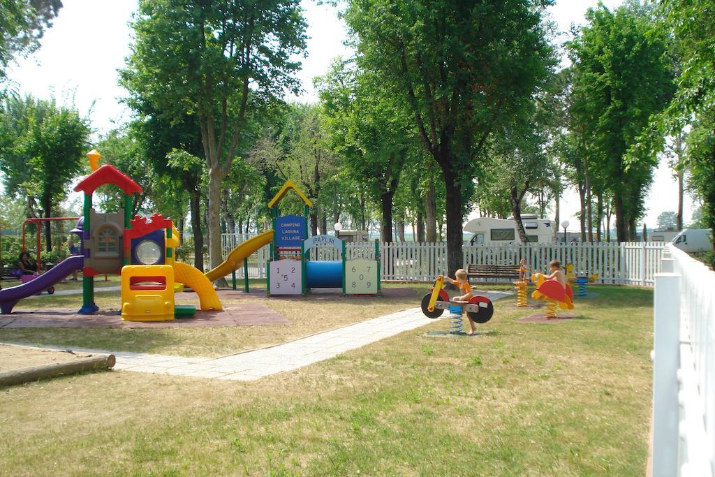 Happy Camp Mobile Homes In Camping Laguna Village กาออร์เล ภายนอก รูปภาพ