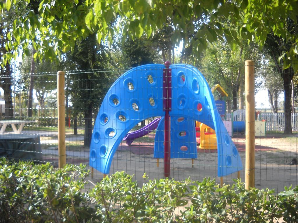 Happy Camp Mobile Homes In Camping Laguna Village กาออร์เล ภายนอก รูปภาพ